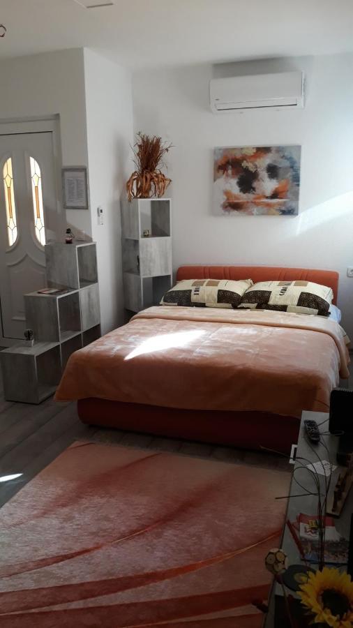 מוסטר Studio Apartments Kim - Dilberovic מראה חיצוני תמונה