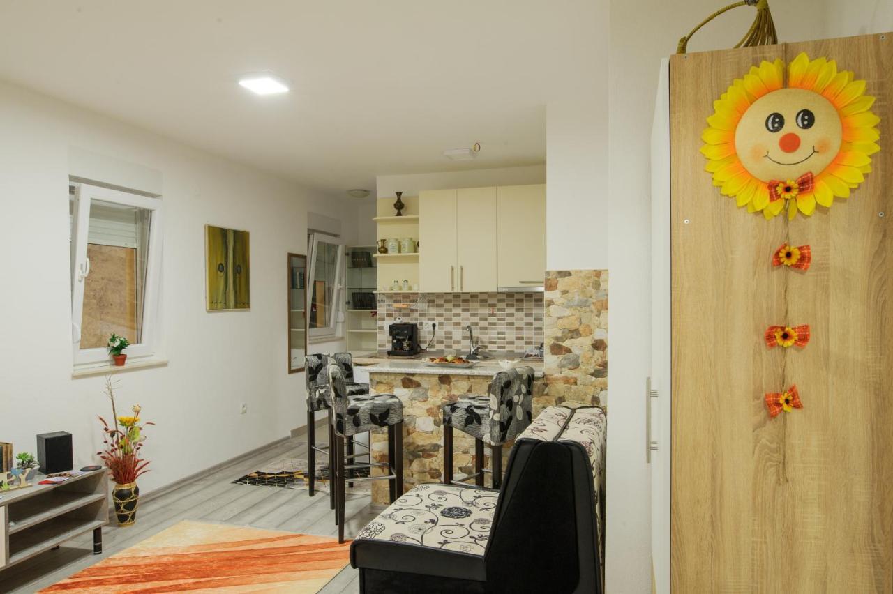 מוסטר Studio Apartments Kim - Dilberovic מראה חיצוני תמונה