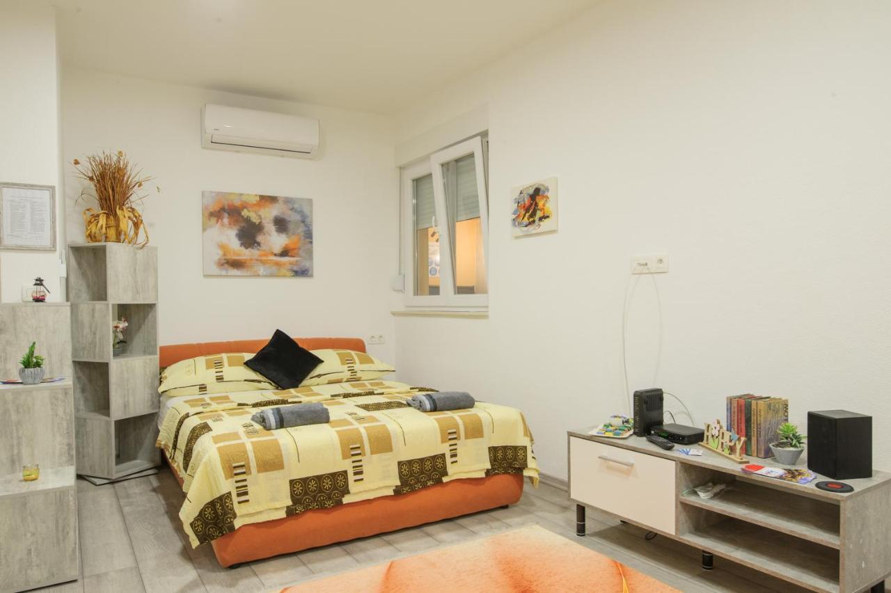 מוסטר Studio Apartments Kim - Dilberovic מראה חיצוני תמונה