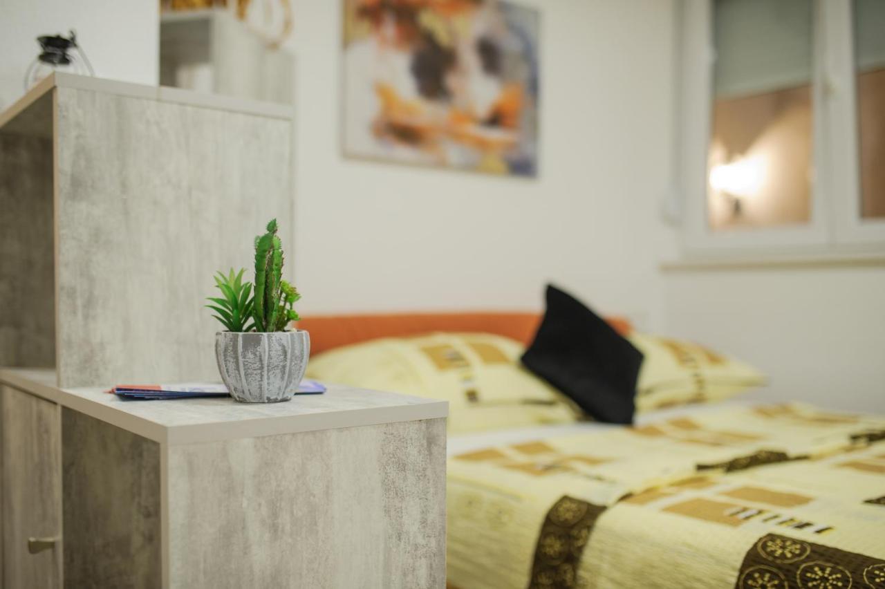מוסטר Studio Apartments Kim - Dilberovic מראה חיצוני תמונה